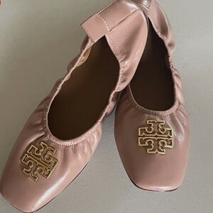 TORY BURCH Authentic Britten Roasted Almond Ballet Shoes Size 8.5 US